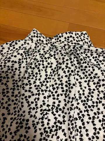 미니 꽃무늬 스탠드 카라 긴팔 블라우스