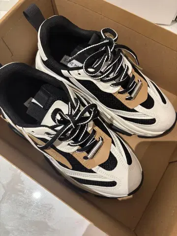 스티븐 마든 플랫폼 볼륨 밑창 스니커즈 24.5