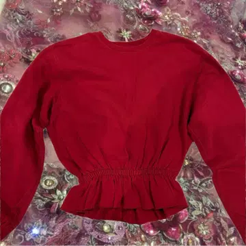 빨간색 허리밴딩 프릴 맨투맨