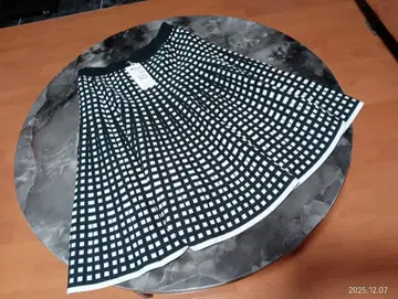 새상품!! TO BE CHIC 플레어 스커트