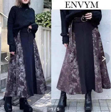 앰비 벨트 절개 플레어 스커트