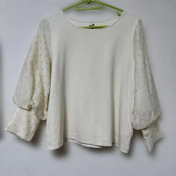 마라 아이보리 퍼프 슬리브 상의