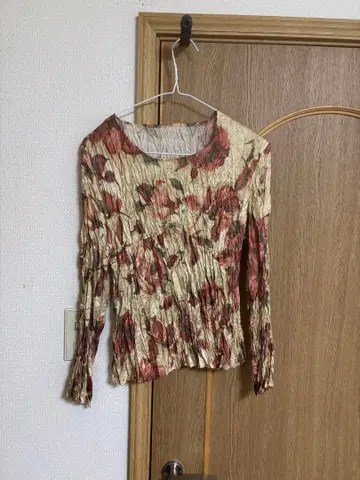 꽃무늬 플리츠 긴팔 상의