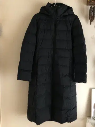 유니클로 M 라이트 웨이트 롱 다운 자켓 코트 검정 블랙