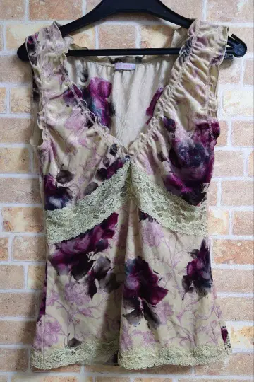 레스트로즈 꽃무늬 슬리브리스 벨로아 느낌 상의