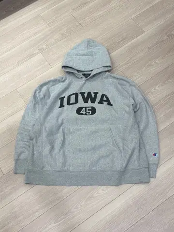 Champion 리버스 위브 맨투맨 IOWA