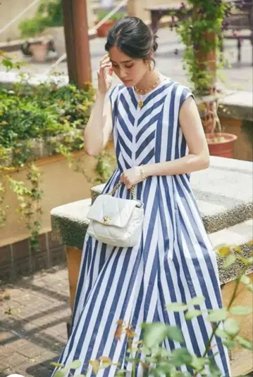 SEVEN TEN by MIHO KAWAHITO 슬리브리스 원피스