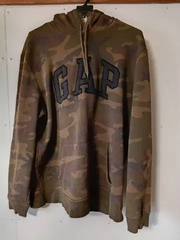 GAP 카모 패턴 후드 부착 후드티