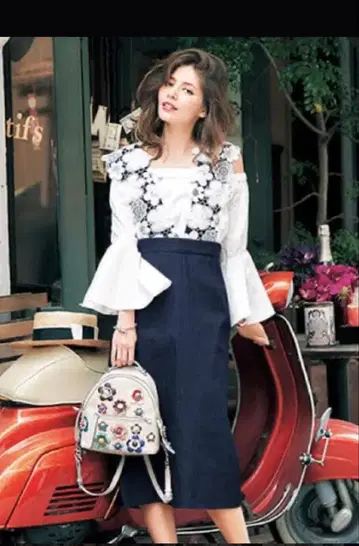 Chesty 플라워 레이스 오버롤 스커트