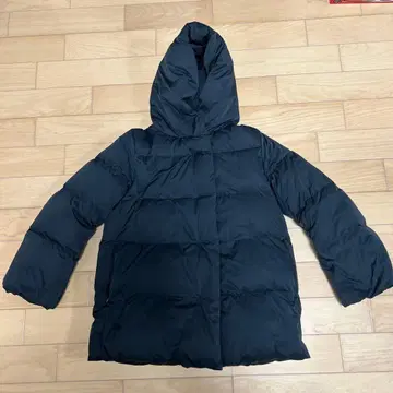 유니클로 후드 부착 블랙 다운 자켓