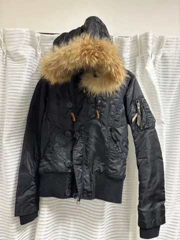 블랙 MA-1 자켓 퍼 포함 아우터