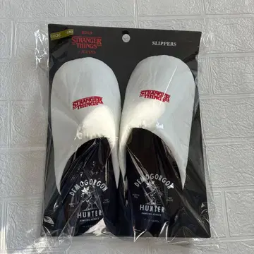 미개봉 새상품 쓰리코인즈 기묘한 이야기 슬리퍼 L 화이트