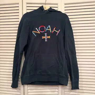 NOAH 자수 로고 짙은 녹색 후드티 S