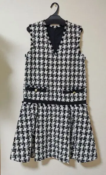 퀸즈 코트 하운드투스 체크 트위드 오버롤 스커트