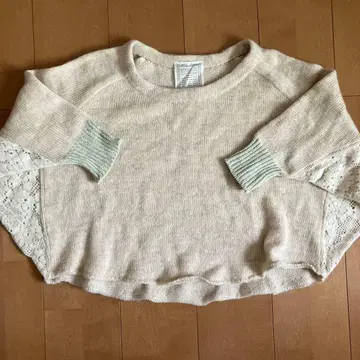 BEARDLEY 아이보리 레이스 소매 니트