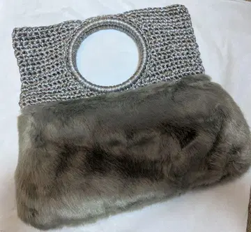 접어서 클러치로도 카셰리에 2way 퍼 백 그레이