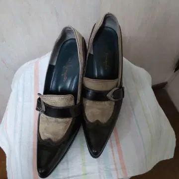 카네마츠 블랙&베이지 콤비 펌프스 23.5cm 가죽