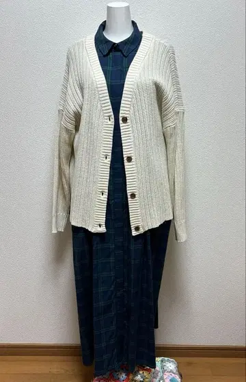 [ 새상품급 ] 사만사 모스모스 아이보리 니트 가디건과 체크 드레스 세트