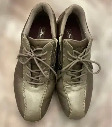 그레이 가죽 스니커즈 지퍼 포함