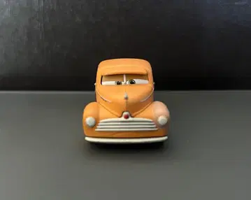 토미카 카즈 스모키