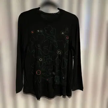 센소유니코 t.b 꽃무늬 자수 블랙 긴팔 티셔츠