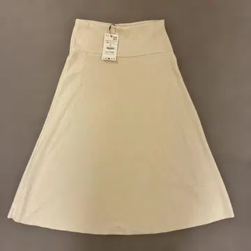 [택 포함 새상품] ZARA 아이보리 플레어 스커트 M 사이즈