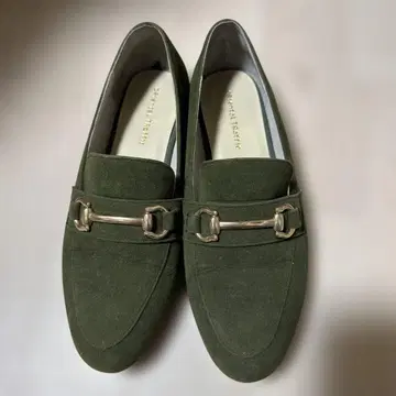 올리브 그린 스웨이드 비트 로퍼