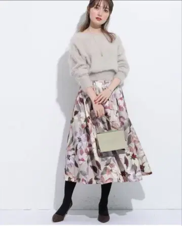 아푸와이저 리셰 뉴앙스 플라워 턱 플레어 스커트