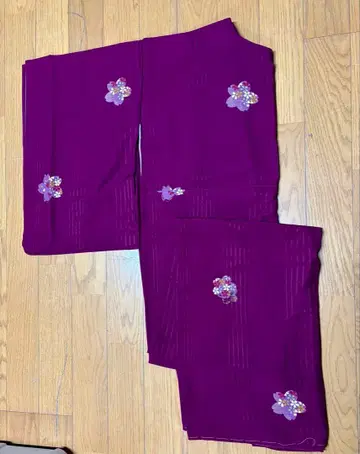 보라색 꽃무늬 자수 코몬 기모노
