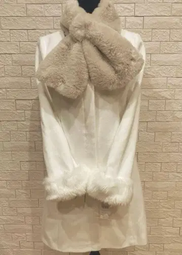 CECIL McBEE 노카라 코트