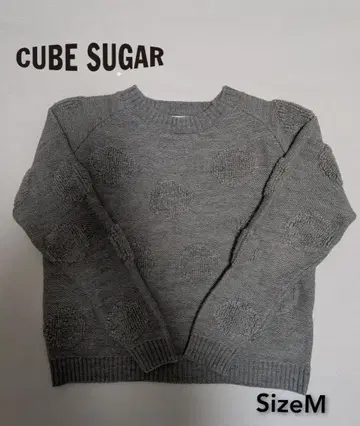 큐브 슈가 그레이 도트 니트 스웨터