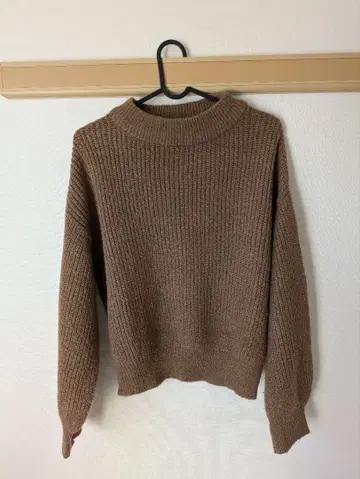 브라운 크루넥 니트 스웨터
