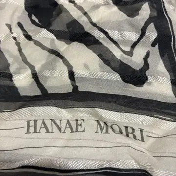 Hanae Mori 추상 디자인 스카프