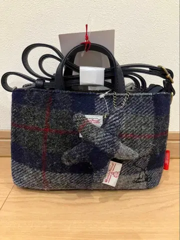 네이비 계열 체크 무늬 숄더백 SNOOPY 콜라보