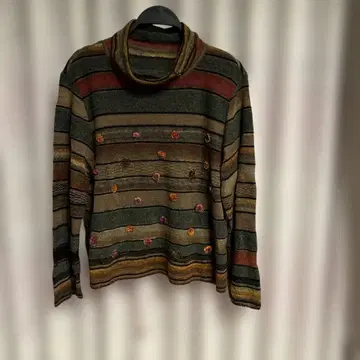 센소유니코 자우 다색 스트라이프 꽃 자수 롤넥 스웨터