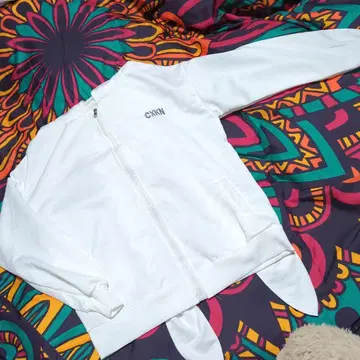 배송비 포함 새상품 CXKN 토끼의 길~쭉한 귀가 귀여운 화이트 후드티