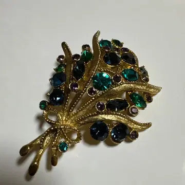 비쥬 골드 컬러 브로치