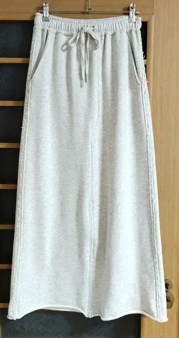 BAYFLOW 프론트 지퍼 맨투맨 스커트