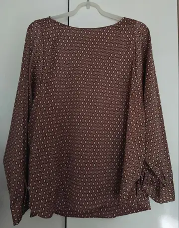 TIARA 브라운 도트 무늬 긴팔 블라우스