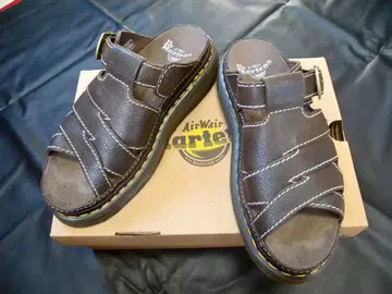 Dr. Martens 브라운 가죽 샌들