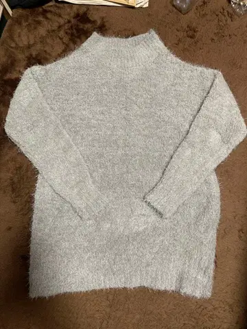 여성용 그레이 스웨터 F 사이즈 구제 의류 착용 완료