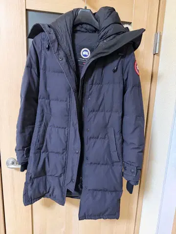 CANADA GOOSE 후드 부착 다운 자켓! S 사이즈
