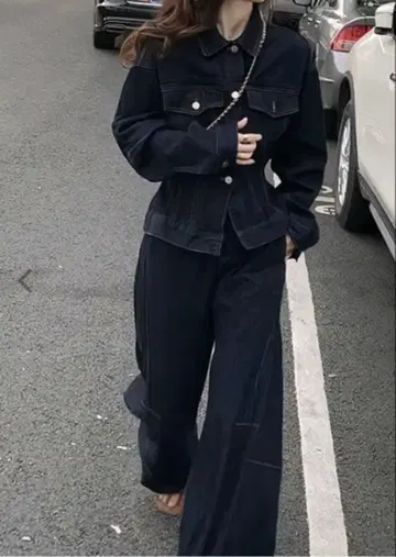 블루 데님 자켓과 팬츠 셋업