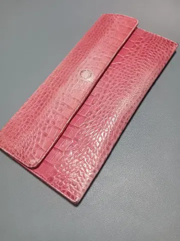 마드모아젤 핑크 장지갑 크로커다일풍