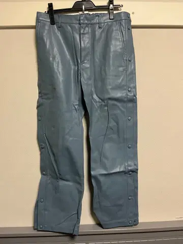 HARE 라이트 블루 합성 피혁 슬림 핏 팬츠