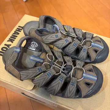 KEEN Newport H2 브라운 샌들 9