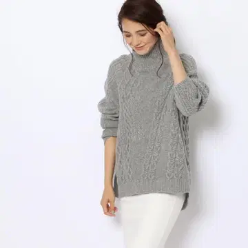 투모로우랜드 맥피 그레이 케이블 니트