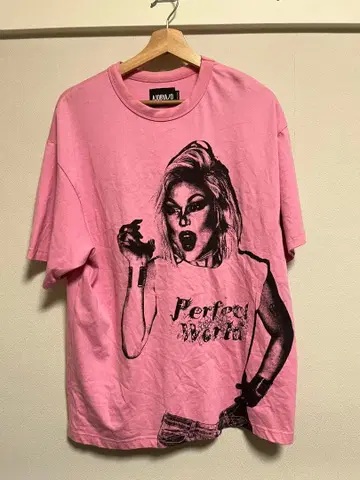 Perfect World 그래픽 T셔츠 핑크