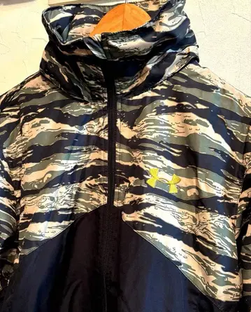 언더아머 나일론 자켓 카모 패턴
