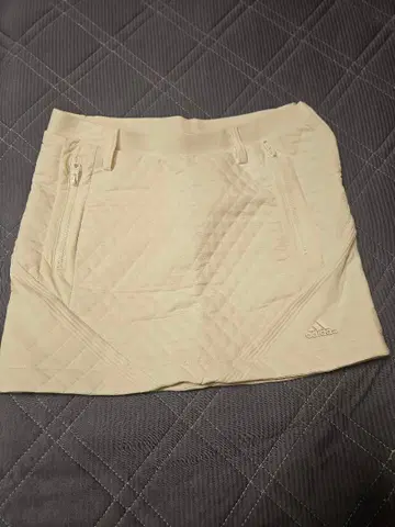 아디다스 화이트 퀼팅 스커트 여성용 골프웨어